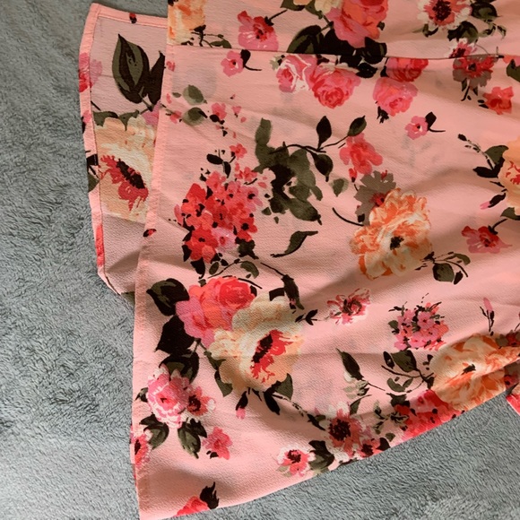 Medium floral open back pink blouse from Francescas - Picture 5 of 10